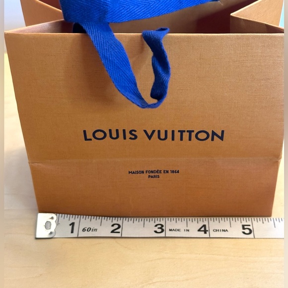 GUC Louis Vuitton Small Shopping/Gift Bag with Navy Handles. - Picture 3 of 5